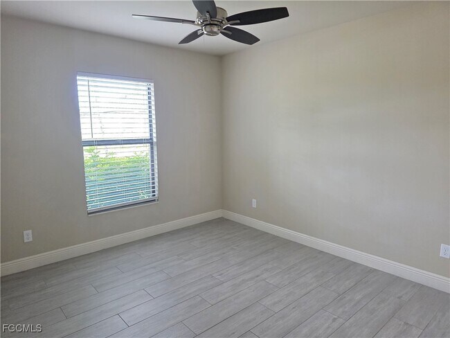 Building Photo - 2022 SW 15th Pl
