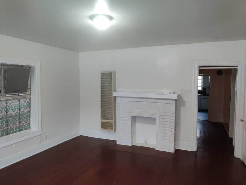 Building Photo - 2427 Hazard St