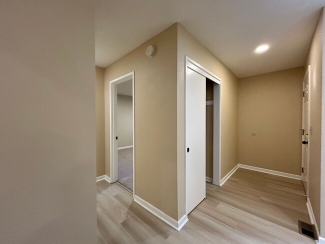 Building Photo - Serene 2 Bed, 2 Bath Updated Hidden Gem!