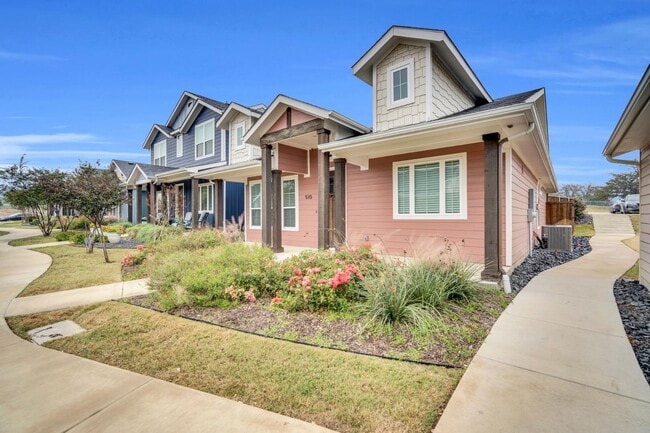 Building Photo - 500 Woodside Trl