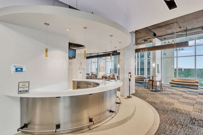 Building Photo - 150 E Robinson St