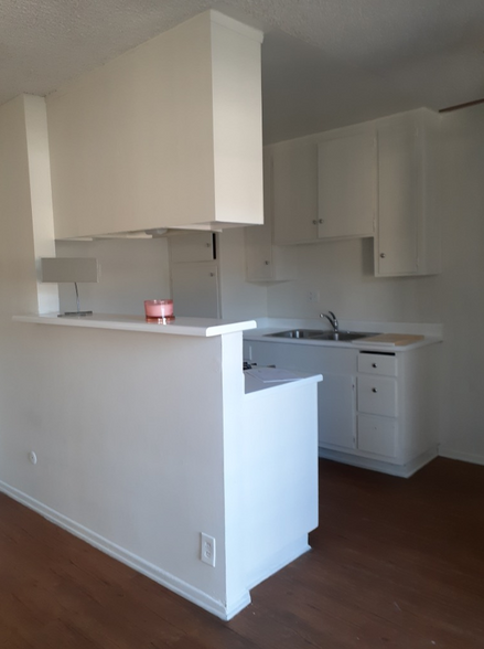 Kitchen with Dining area - 136 E Avenue 42