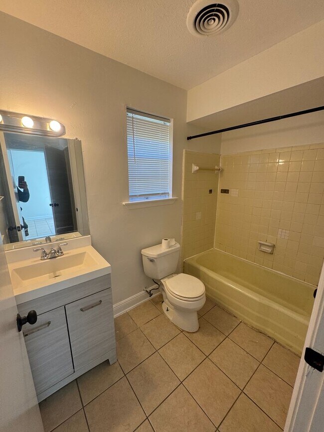 Building Photo - 6499 Marcie St