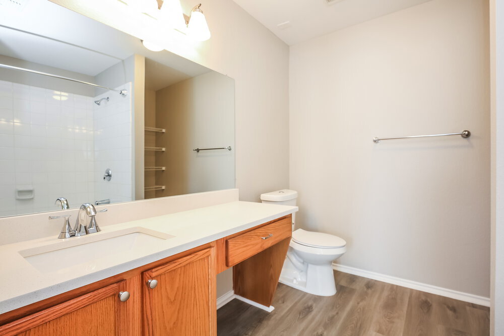 Building Photo - 2217 Midbury Dr