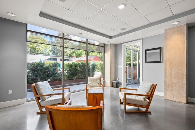 Building Photo - 210 Lee Barton Dr