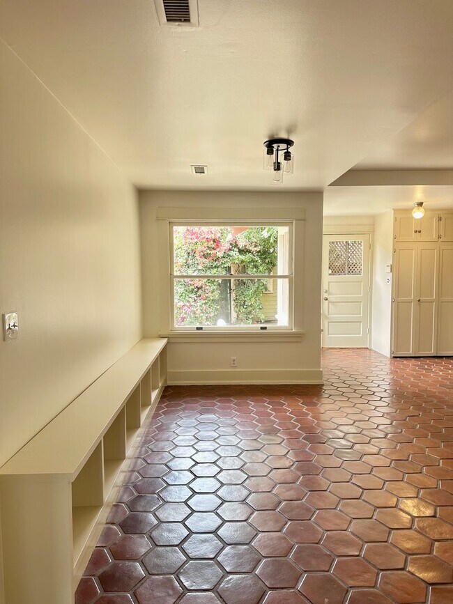 Building Photo - Meticulously Restored 1920s Craftsman on a Private, Hedged Lot | Pet Friendly!