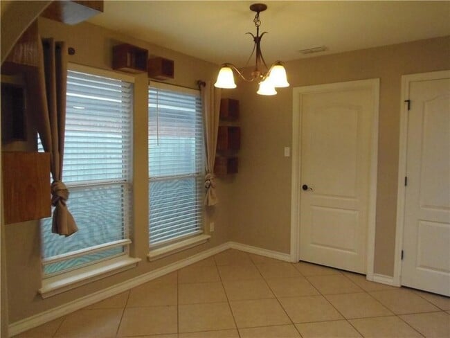 Building Photo - 7525 Brush Creek Dr