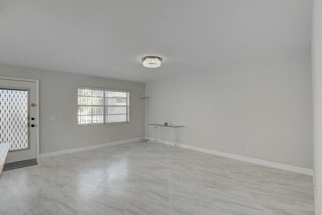 Building Photo - 998 Normandy Trail