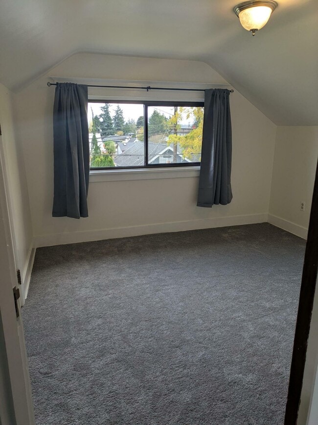 Building Photo - 3709 Hoyt Ave