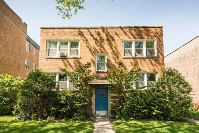 Primary Photo - 2718 W Farragut Ave