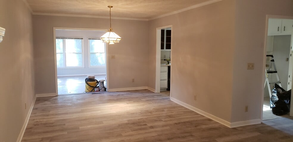 Building Photo - 5472 Four Winds Dr SW