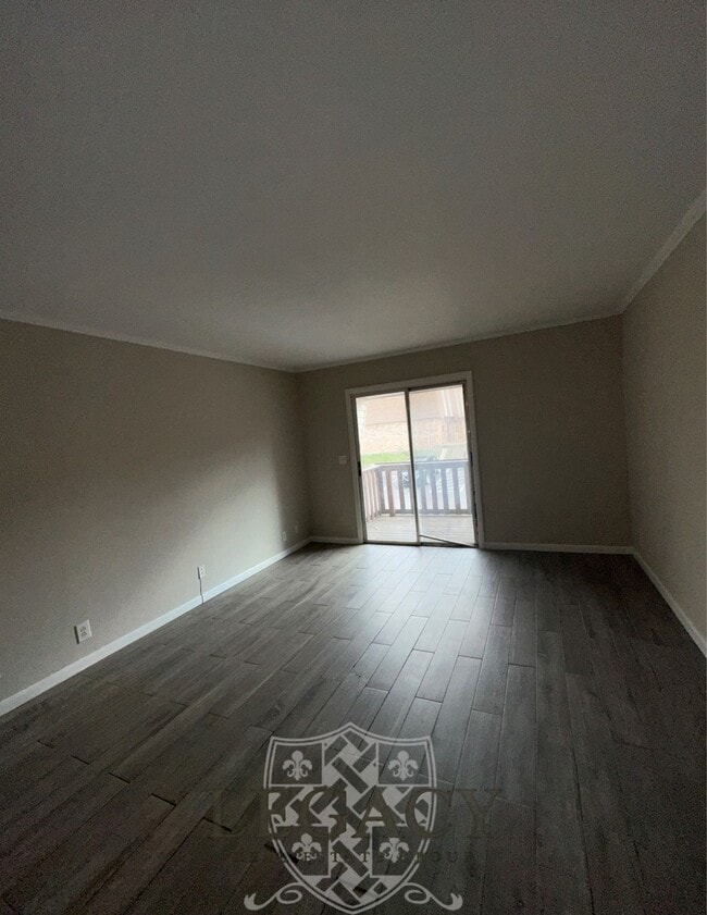 Building Photo - 370 Wallace Rd