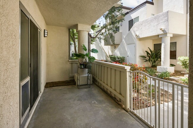 Building Photo - 24474 Valle Del Oro