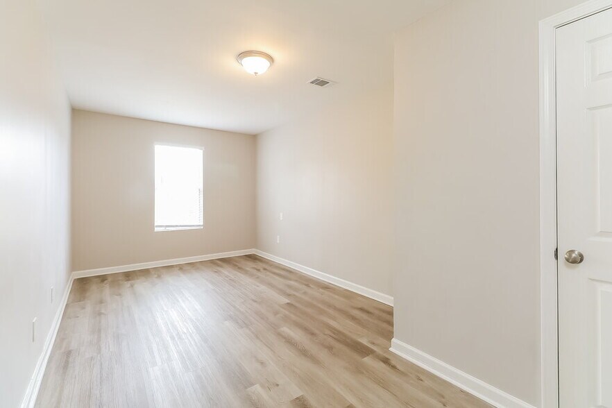 Building Photo - 553 Ransom Way