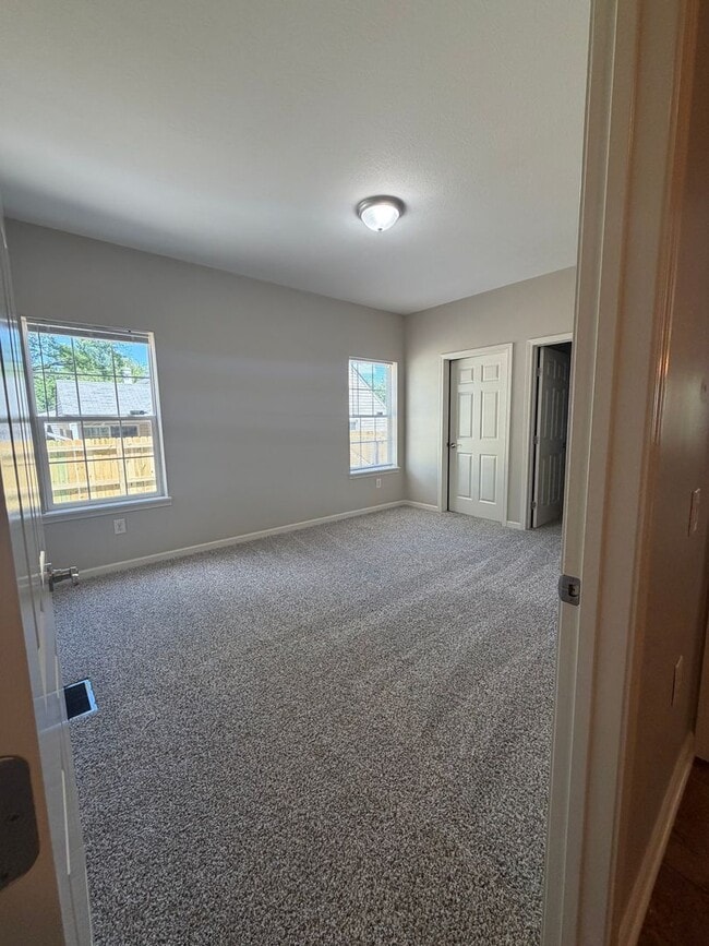 Building Photo - Stunning 3 Bedroom Home with Primary Suite on First Floor