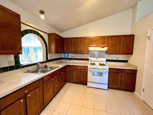 Building Photo - 4945 Marabou Way