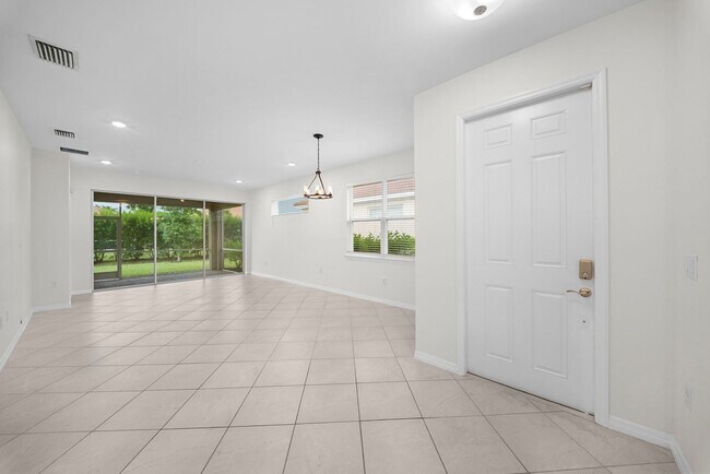 Building Photo - Georgous 3 bedrooms 2 bathroom Villa in Linsford Fort Myers