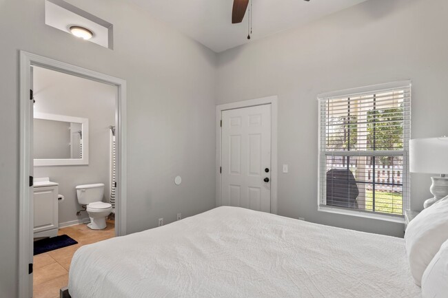 Building Photo - Newly renovated! Live the Grayt life in th...