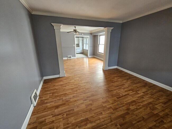 Building Photo - 10014 Sladden Ave