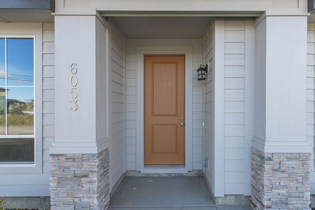 Building Photo - Roe Street Townhomes