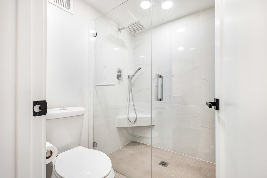 Building Photo - 16440 Kelly Cove Dr