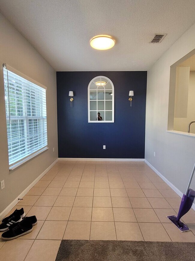 Building Photo - Newly renovated Three Bedroom Townhouse