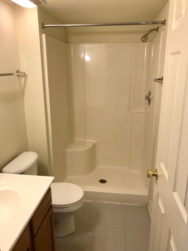 Building Photo - 319 E College Ave