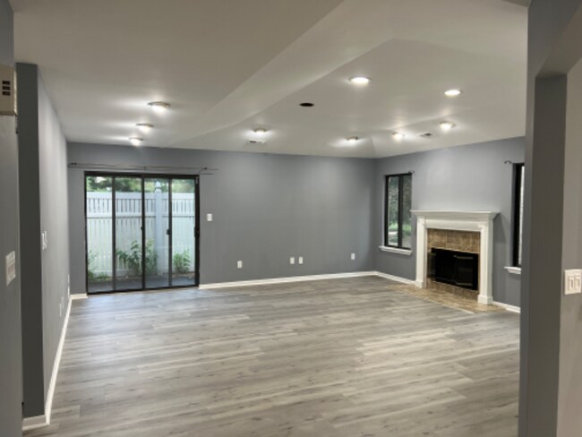 Building Photo - 107 Gate House Ln