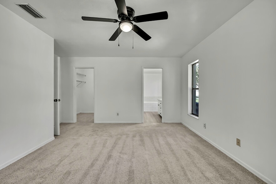 Master bedroom - 295 E Keller Ct