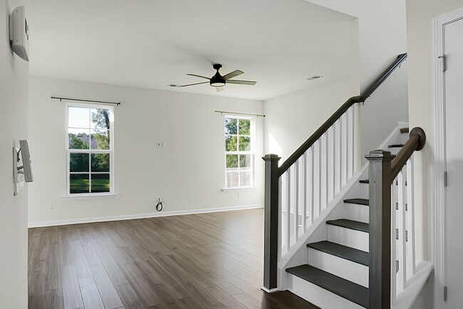 Building Photo - Beautiful 3 Bedroom, 2.5 Bath-Monks Corner...