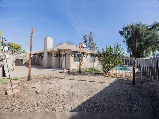 Building Photo - 2429 E Juanita Ave