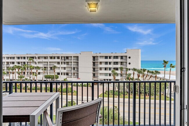 Building Photo - 525 N Ocean Blvd