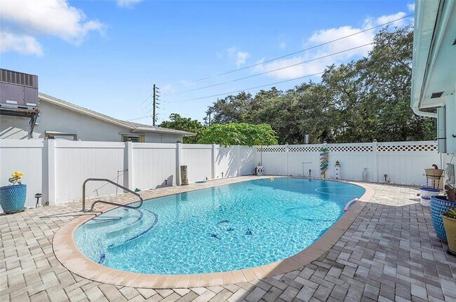 Building Photo - 2705 Roosevelt St