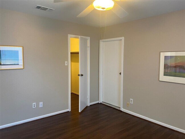 Building Photo - 7447 Cambridge St