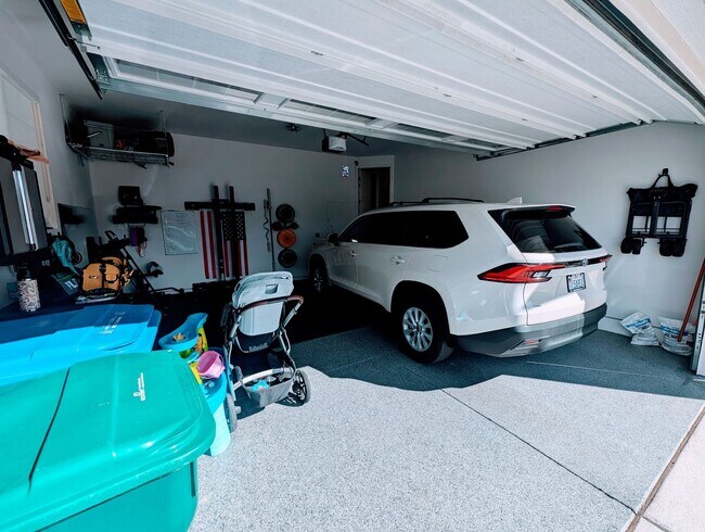 Building Photo - Lovely, spacious, newly built Lehi House!!