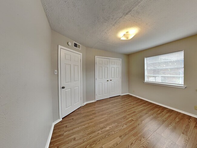 Building Photo - 329 Deer Creek Rd