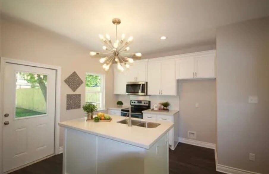 Building Photo - 210 Garrotsville St