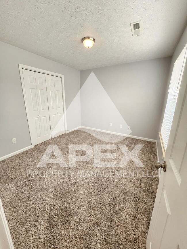 Building Photo - **MOVE-IN SPECIAL** 1/2 off 1st month! Bea...