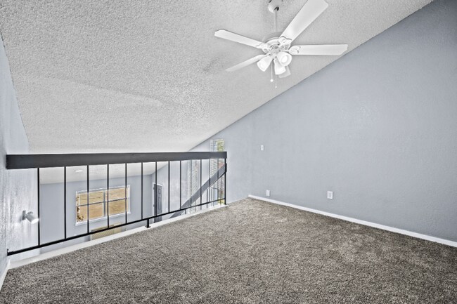 Building Photo - 715 Peach St