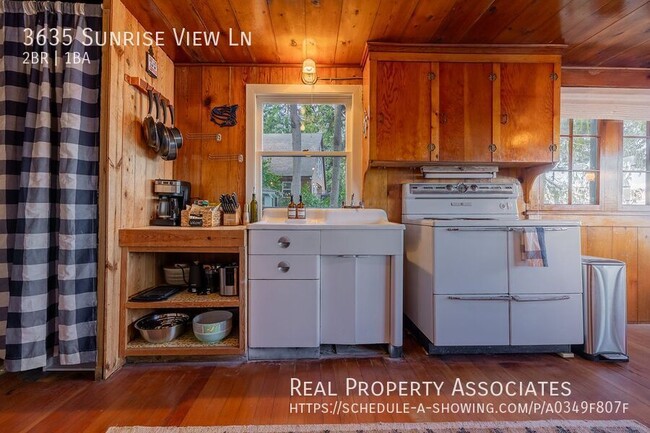 Building Photo - Sunrise View Waterfront Cabin