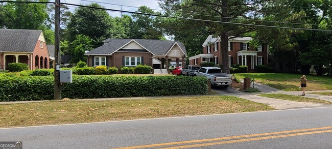 Building Photo - 865 Nottingham Dr