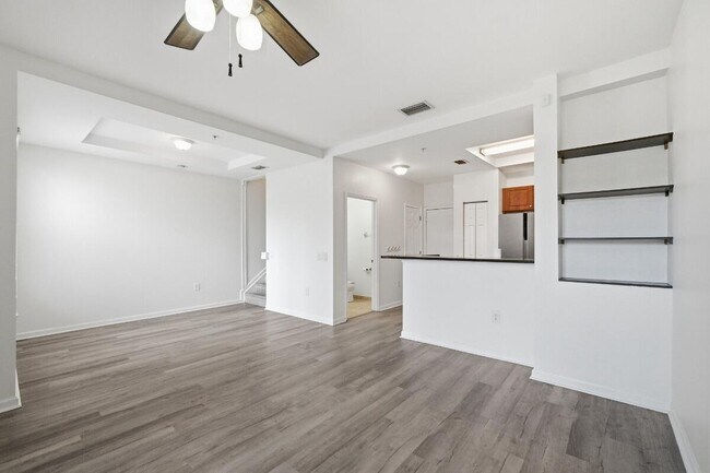 Building Photo - 4501 Mimosa Terrace