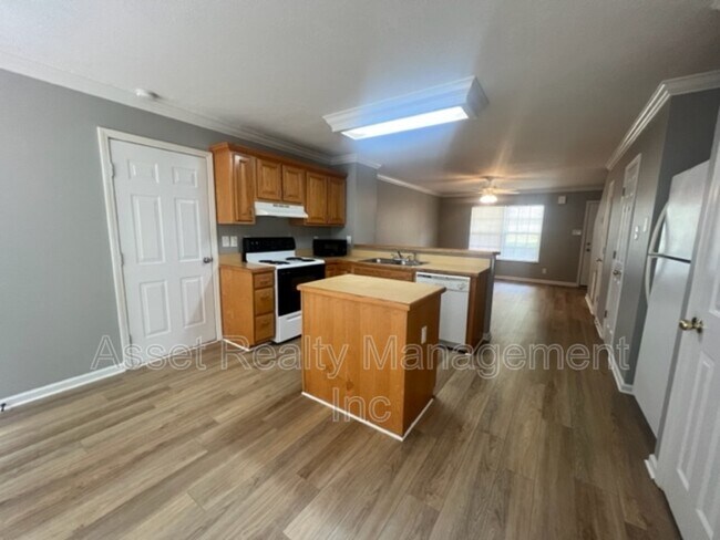 Building Photo - 11011 Woody Dr