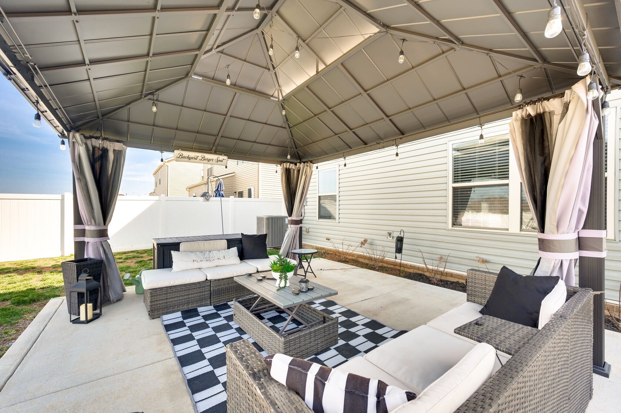 Building Photo - 2784 Nottingham Dr