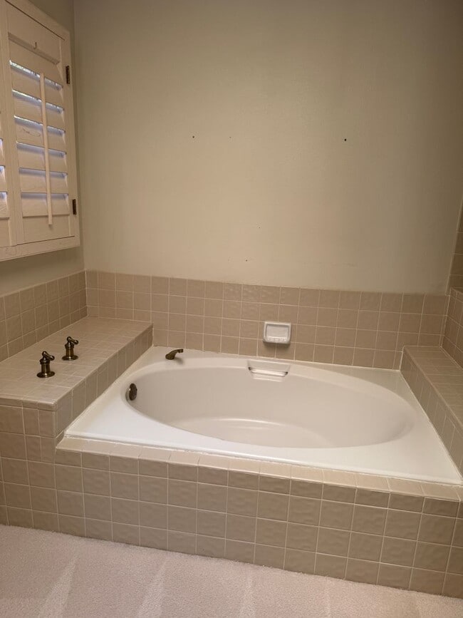Building Photo - 742 Liquidamber Pl