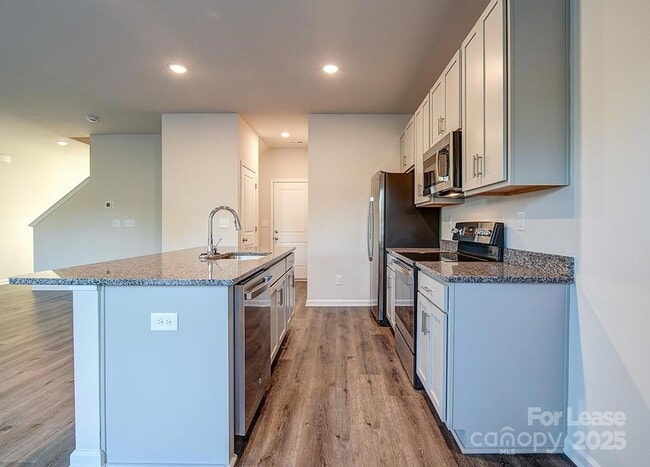 Building Photo - 154 Almaden St