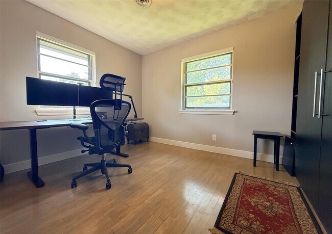Building Photo - 436 Degan Ave