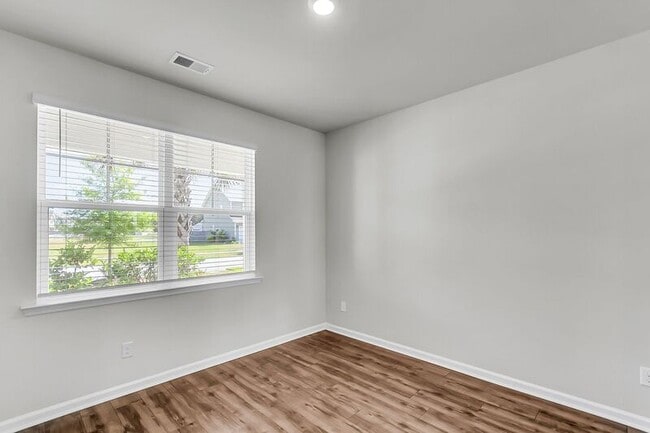 Building Photo - 425 Ribiero Dr