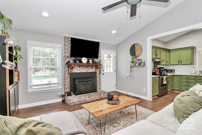 Building Photo - 4227 Deerfield Dr