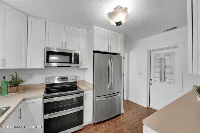 Building Photo - 139 W Gadsden Ln